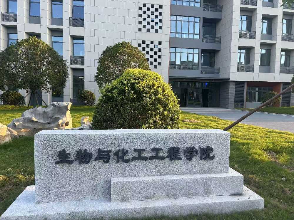 石峰区扬州职业大学体育场高杆灯项目